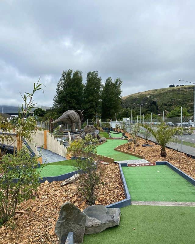 dino mini golf